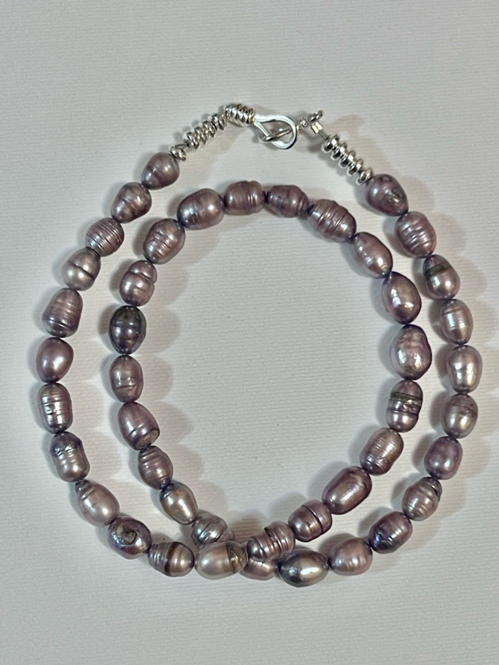 Grey cultured freshwater pearls hematite
Necklace Sz 17"